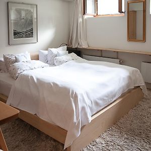 Ekononiczny pokój z łóżkiem king-size